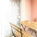 Private Apartments Close To Subway